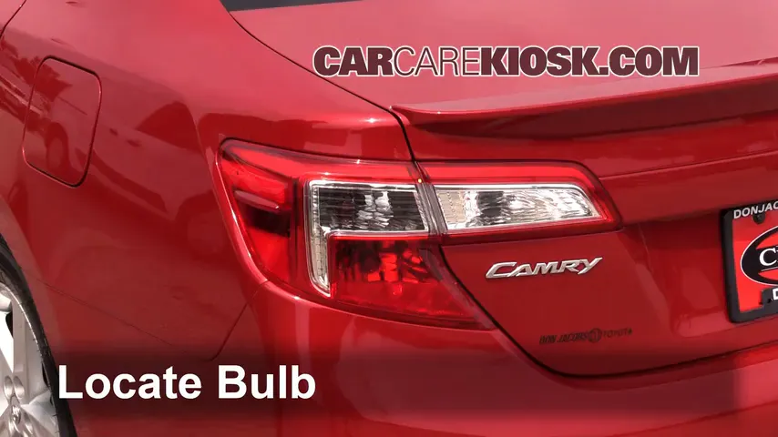 2013 Toyota Camry SE 2.5L 4 Cyl. Luces Luz trasera (reemplazar foco)